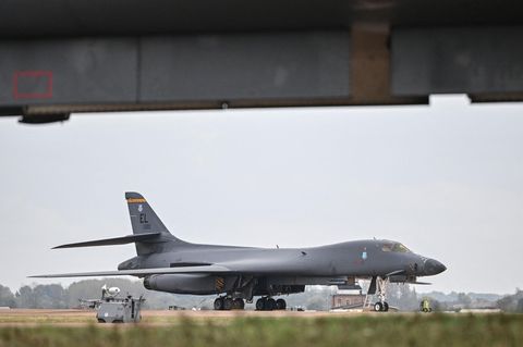 USA Ziehen Nach Verd chtigem Vorfall B 1 Bomber Von Britischem usa-ziehen-nach-verd-chtigem-vorfall-b-1-bomber-von-britischem