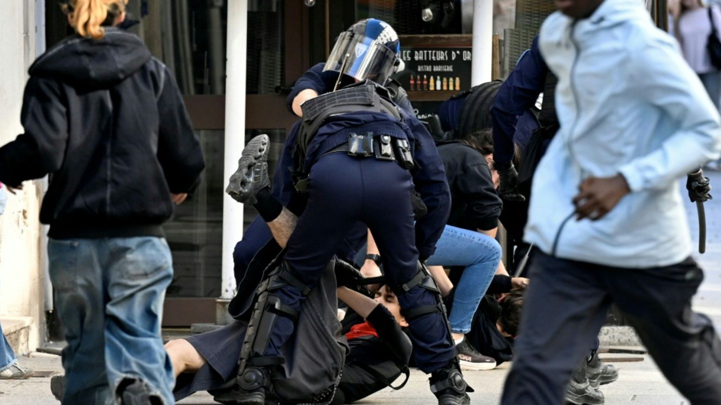 Schülerproteste in Frankreich: Mehrere Jugendliche schwer verletzt