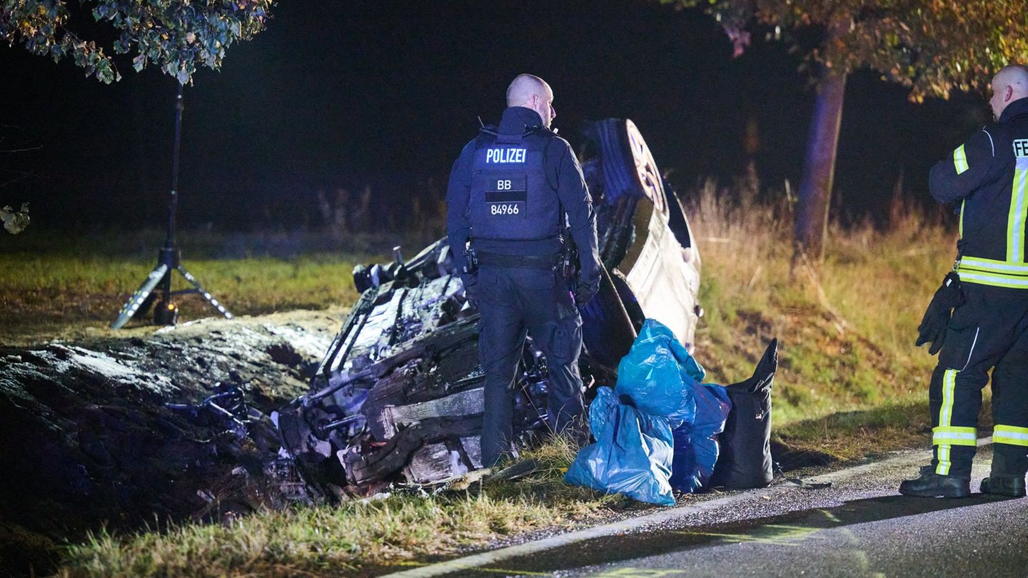 Vier junge Menschen gestorben: Trauerbeflaggung nach tragischem Verkehrsunfall angeordnet