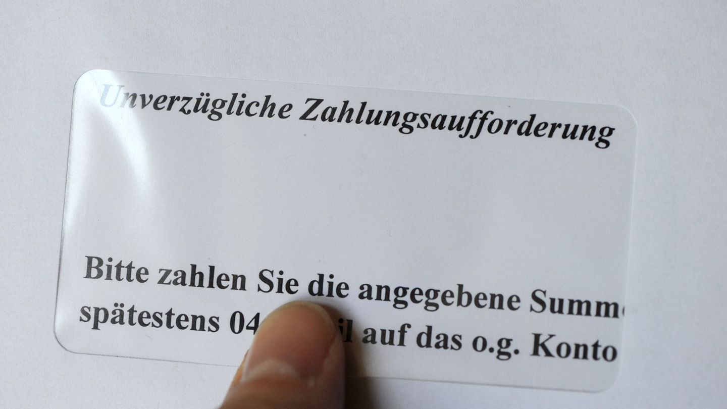 Finanzen: Schufa: Mehr Verbraucher rutschen in Zahlungsschwierigkeiten