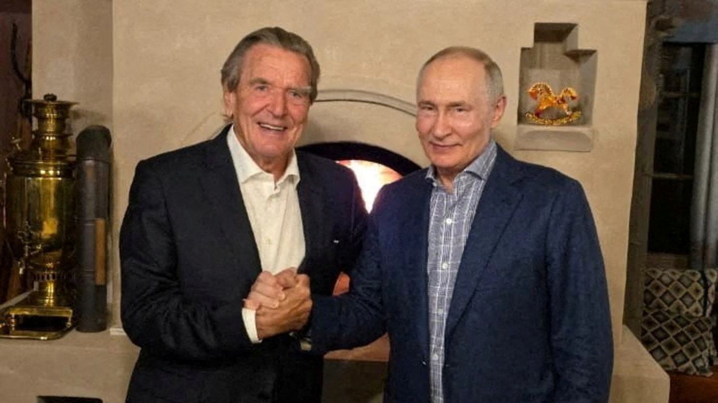 Schröder with Putin: Why expelling the SPD would be pointless