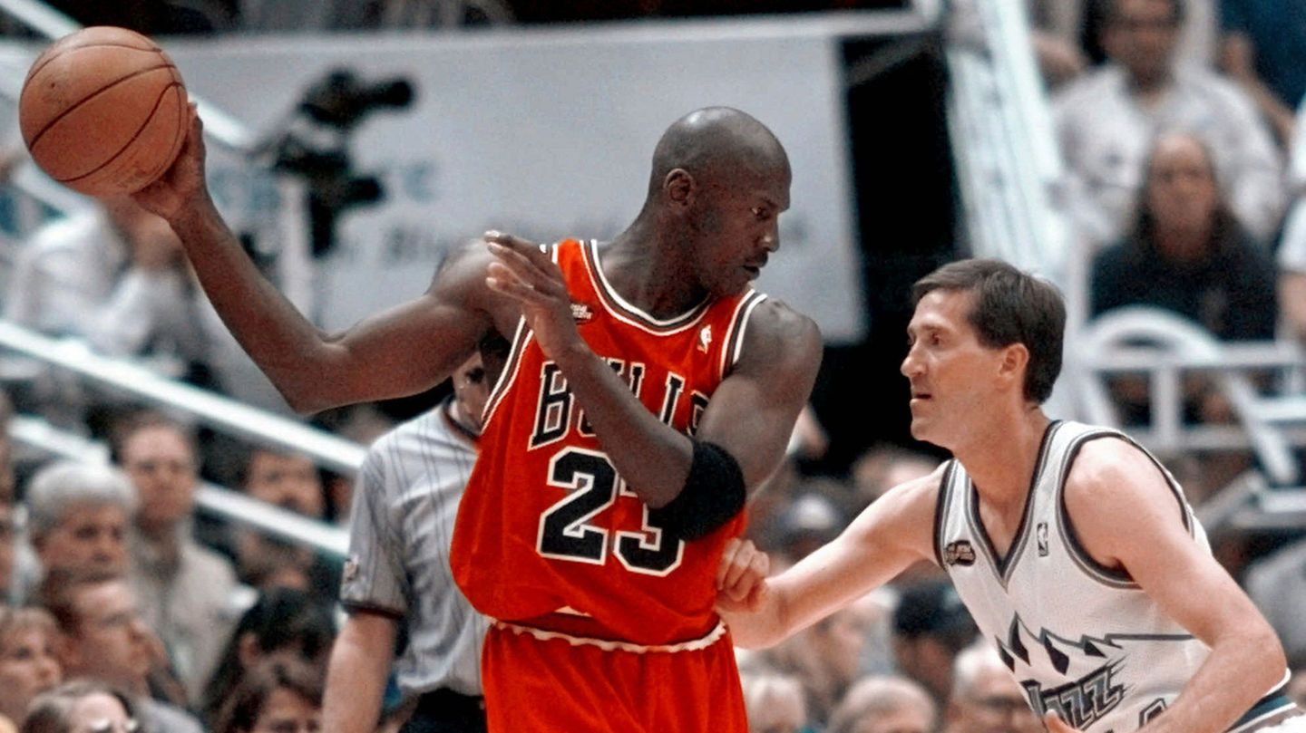 Michael Jordan's jersey fetches record sum
