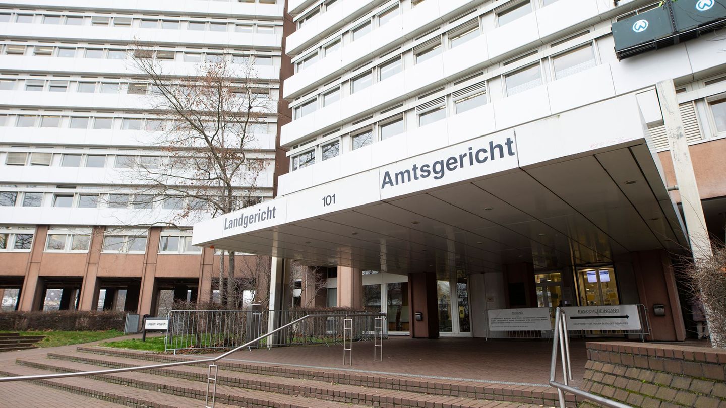 Landgericht Köln: Prozess um tödliche Messerattacke in Pulheim begonnen