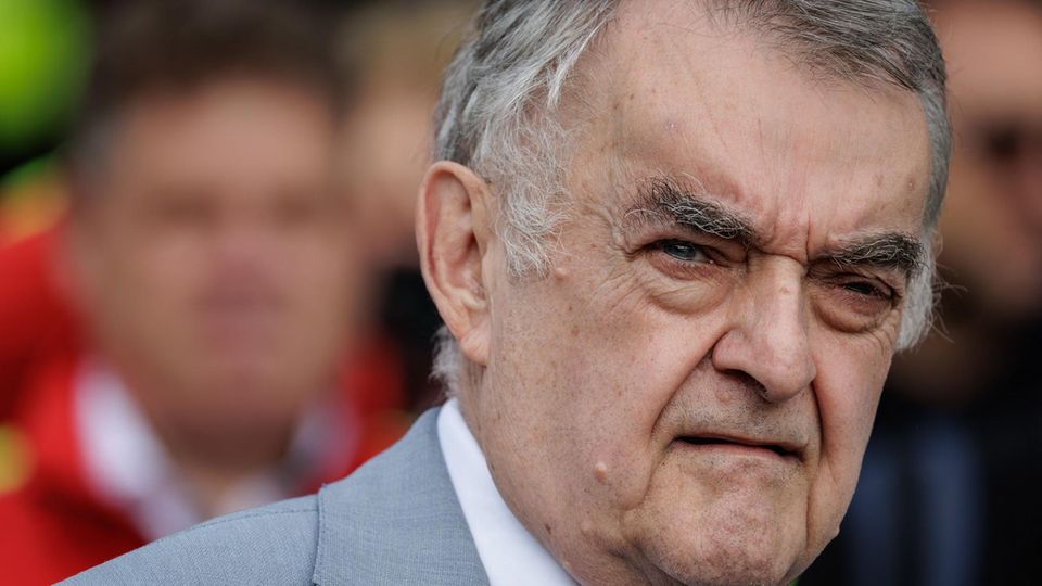 Reul Herbert Reul: NRW-Innenminister erhielt nach Sturz neue Hüfte | STERN.de