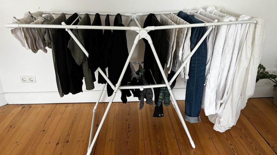 Wäscheständer Test: Amazon Basics Klappbarer Wäscheständer