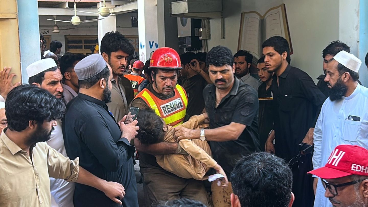 Unglück: Schuldach in Pakistan stürzt ein - Mindestens 28 Schüler tot