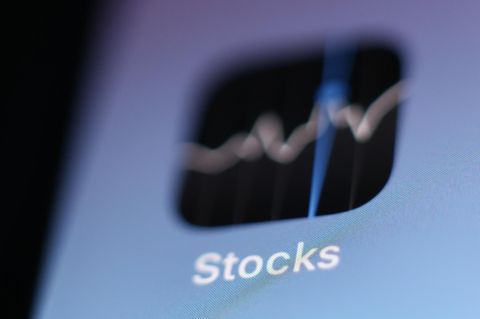 Ein Bild mit der Aufschrift „Stocks" (Symbolbild Aktien)