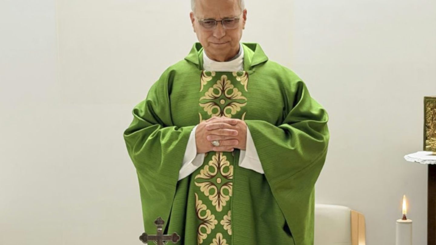 Vatikan zeigt Papst erstmals nach Krebsoperation bei einer Messe