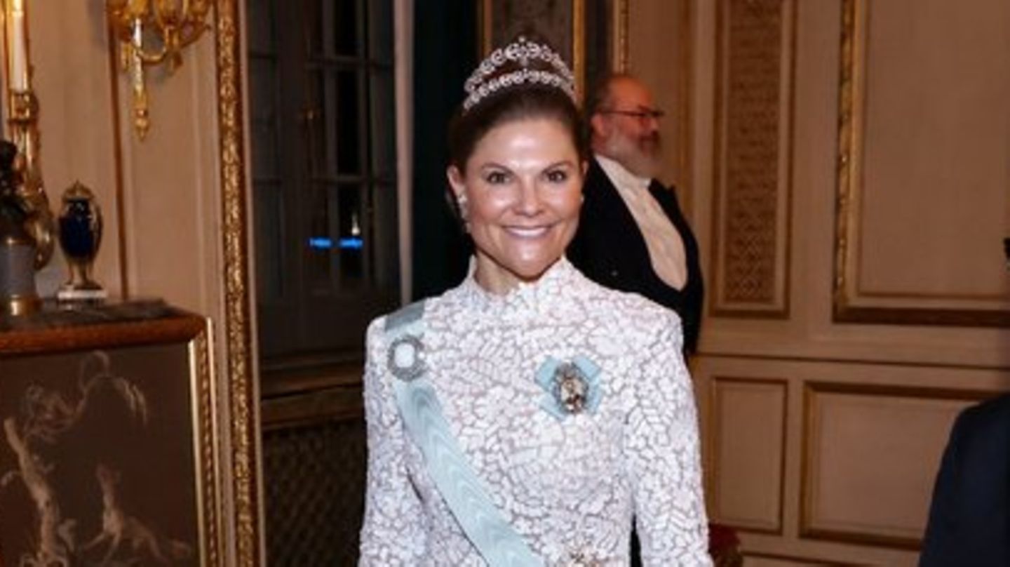 Kronprinzessin Victoria von Schweden: Sie glänzt in weißem Kleid beim Staatsbankett