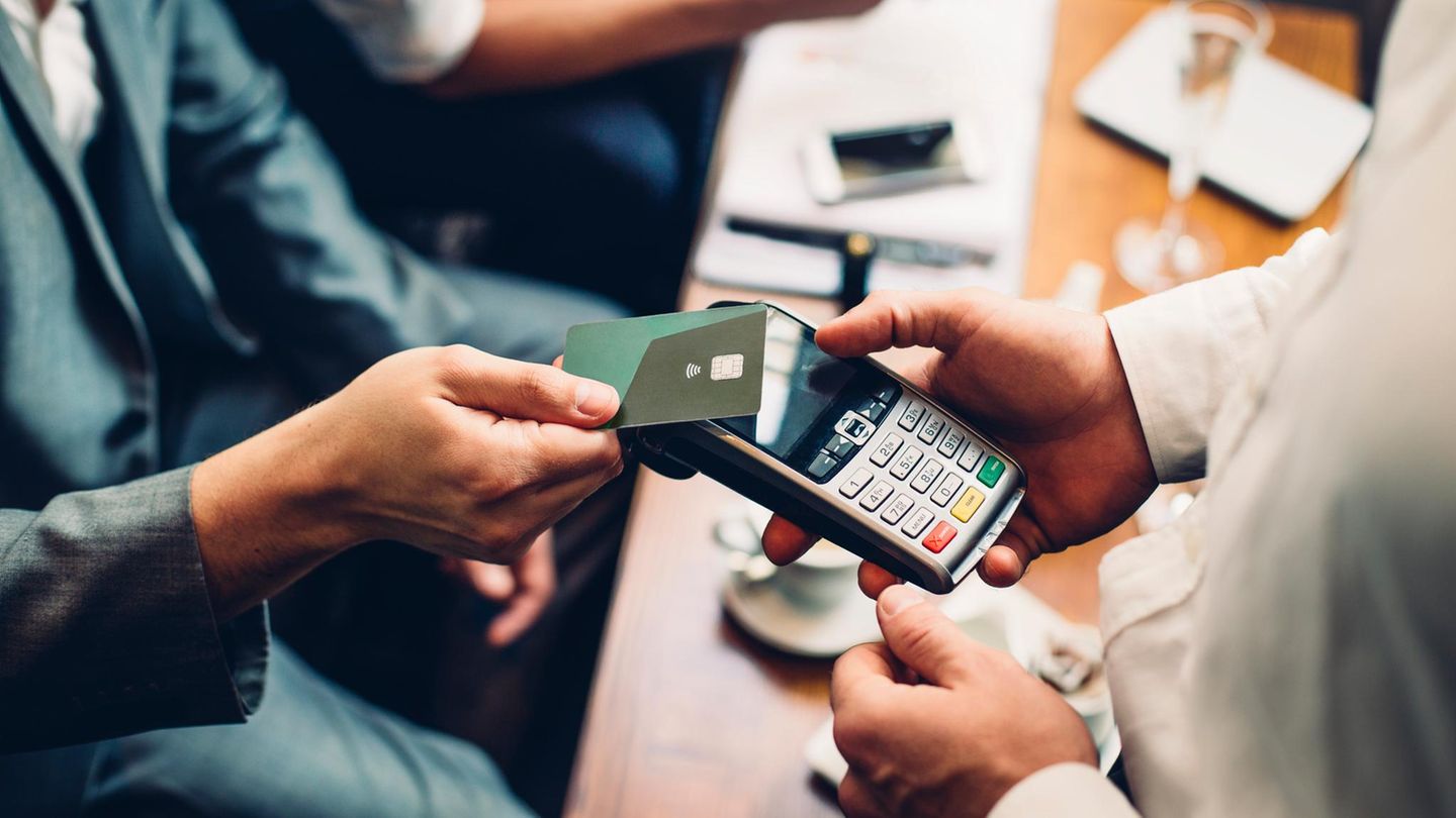 Tipping mandatory when paying by card? This café is causing a stir