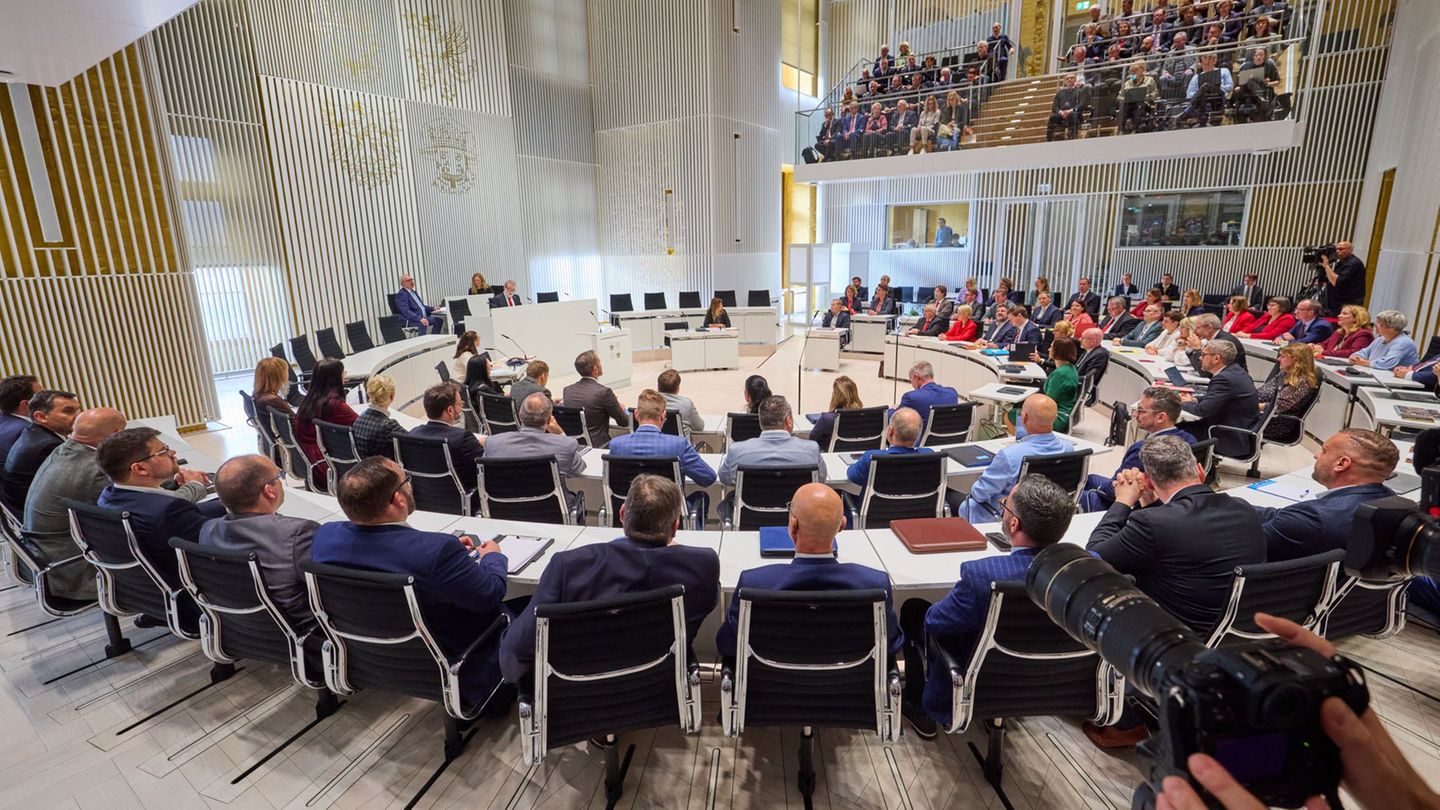 Erste Landtagssitzung: Birgit Hesse als Landtagspräsidentin wiedergewählt