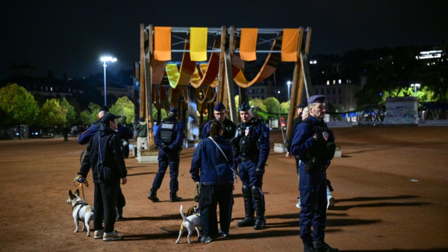 Nach massiven Ausschreitungen: Neue nächtliche Ausgangssperren in französischen Städten