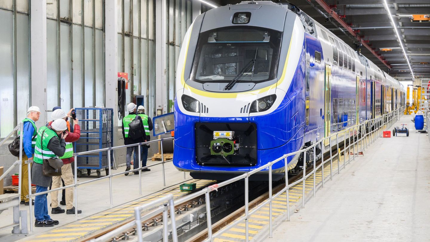 Bahnverkehr: 42 neue Züge verspätet - Land soll Ersatzplan vorlegen