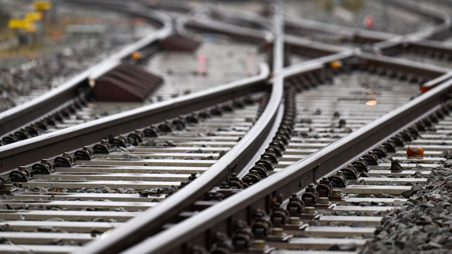 Verkehrsministerkonferenz: Bahnverkehr unter Druck: Länder fordern mehr Geld vom Bund