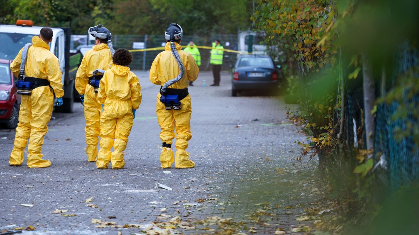 Einsatz in Gewerbegebiet: Ermittlungen nach Explosion in Bochumer Lagerhalle dauern an