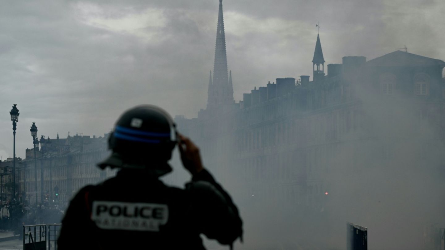 Neue Proteste in Frankreich: Tränengas-Einsatz in mehreren Städten - ruhige Lage in Paris