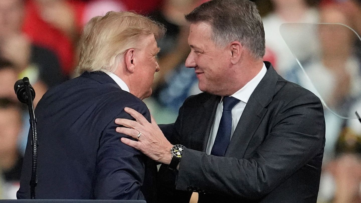 Parlamentswahlen: Auf Trump-Wahlkampftour: Audi kündigt SUV-Werk in den USA an