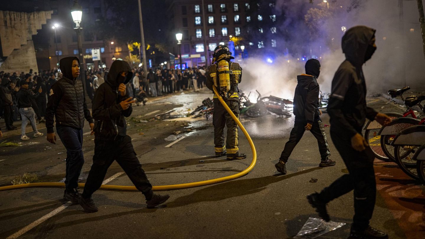 Proteste in Spanien: Barcelona erlebt Nacht der Gewalt und Randale
