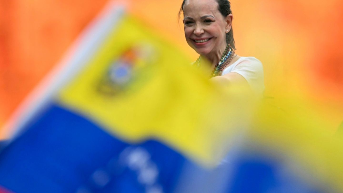Nach fast einem Jahr Exil: Oppositionspolitikerin Machado nach Venezuela heimgekehrt