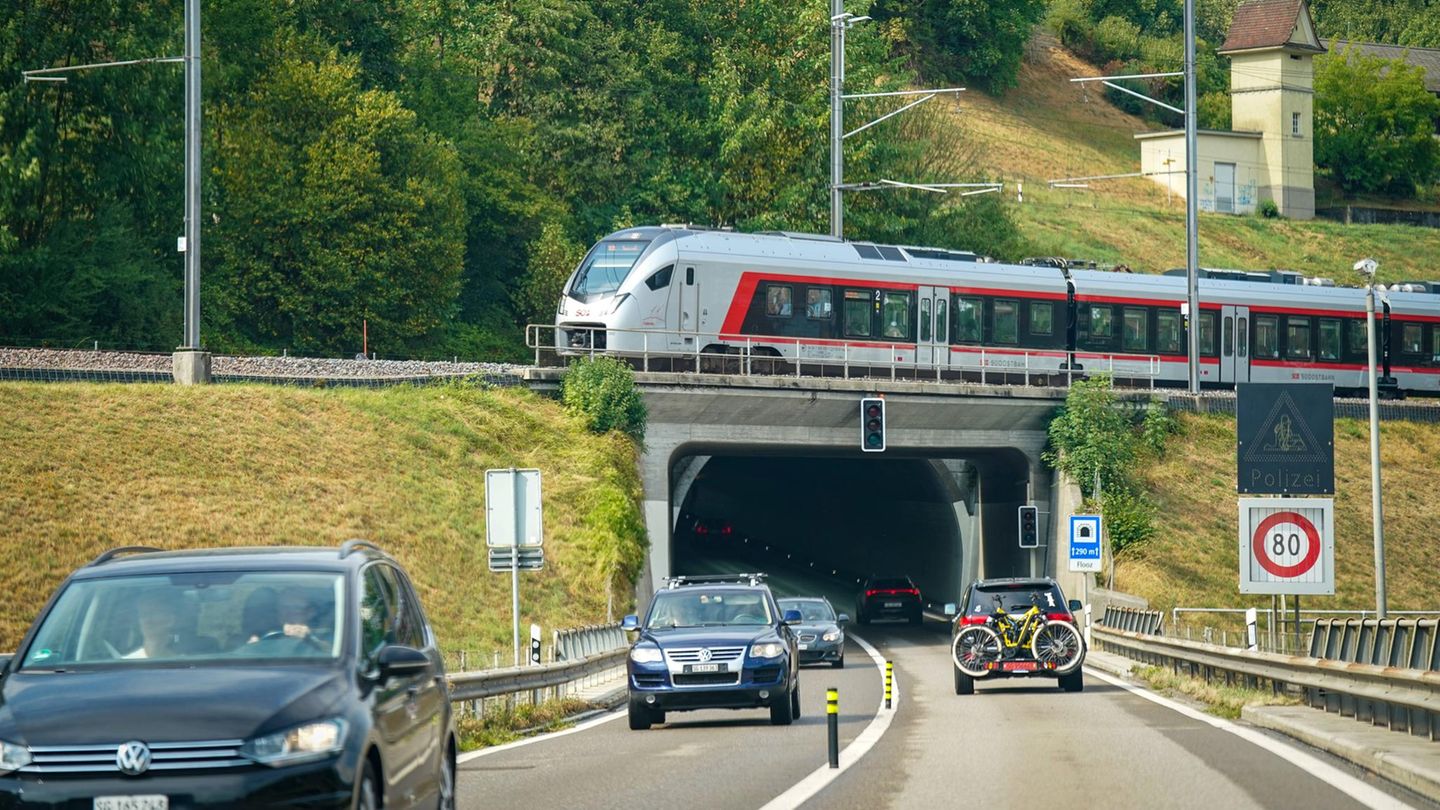 Medienberichte: Schweiz prüft wegen möglichem Spritmangel Tempo 80 auf Autobahnen