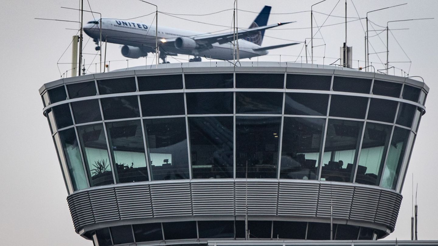 Frankfurter Flughafen: Falschfahrer-Flugzeug: Wer hat auf dem Rollfeld das Sagen?