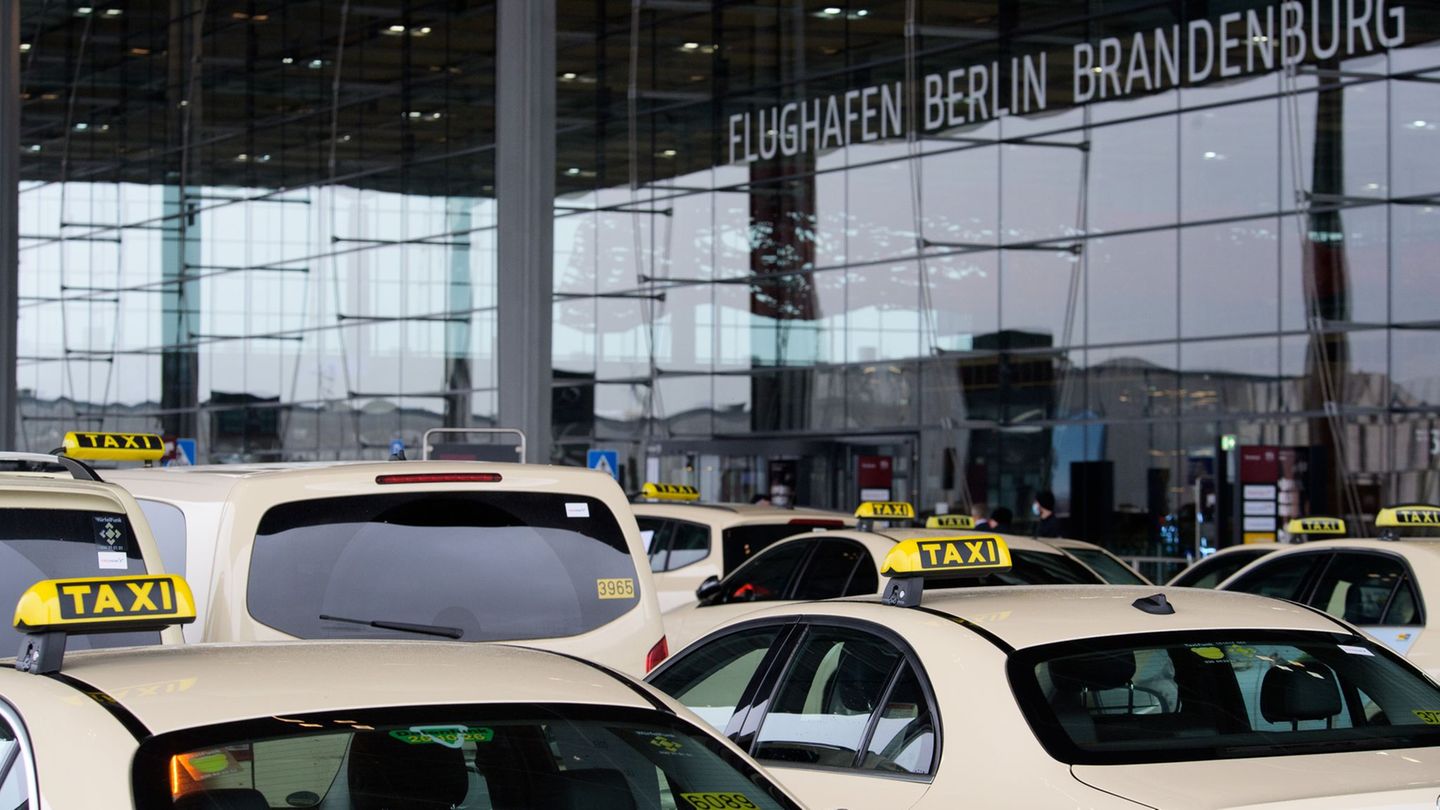 Fahrgasttransport: Taxiinnung schlägt Geozone für Abholungen am BER vor