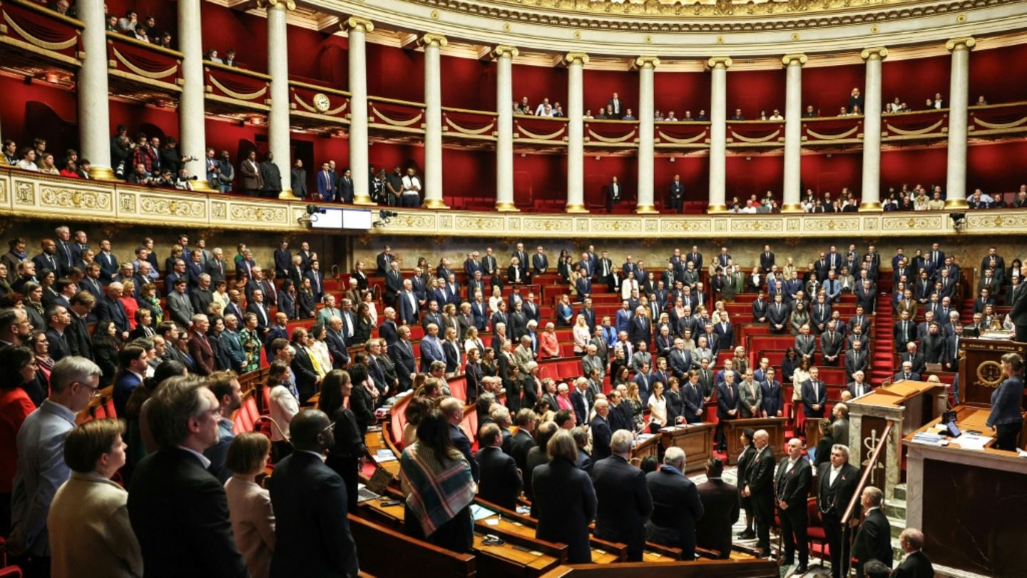 Anschlag bei Paris: Nationalversammlung hält Schweigeminute für Opfer ab