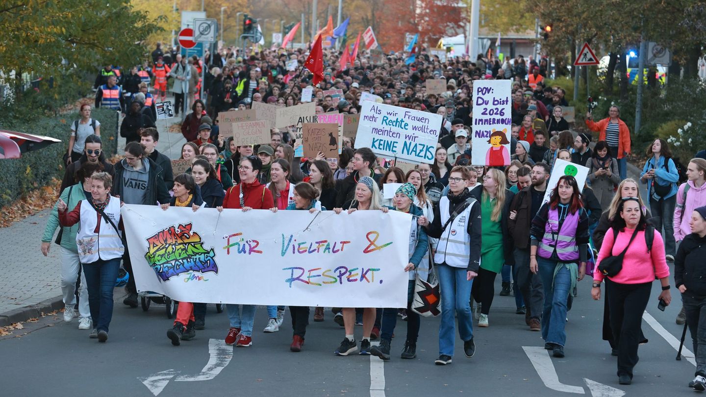 Demonstration: Tausende protestieren gegen Höcke-Auftritt in Jena