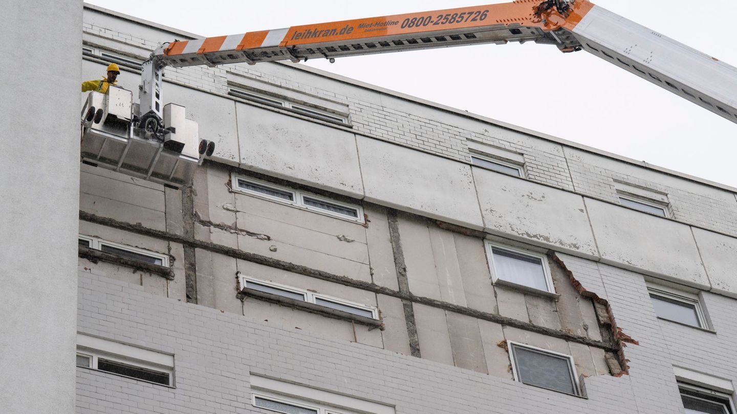 Baumängel: Arbeiten an evakuiertem Hochhaus vor Abschluss