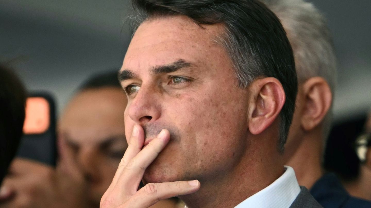 Bolsonaro setzt sich nach Wahlniederlage aus Brasilien ab - Aufenthaltsort unklar
