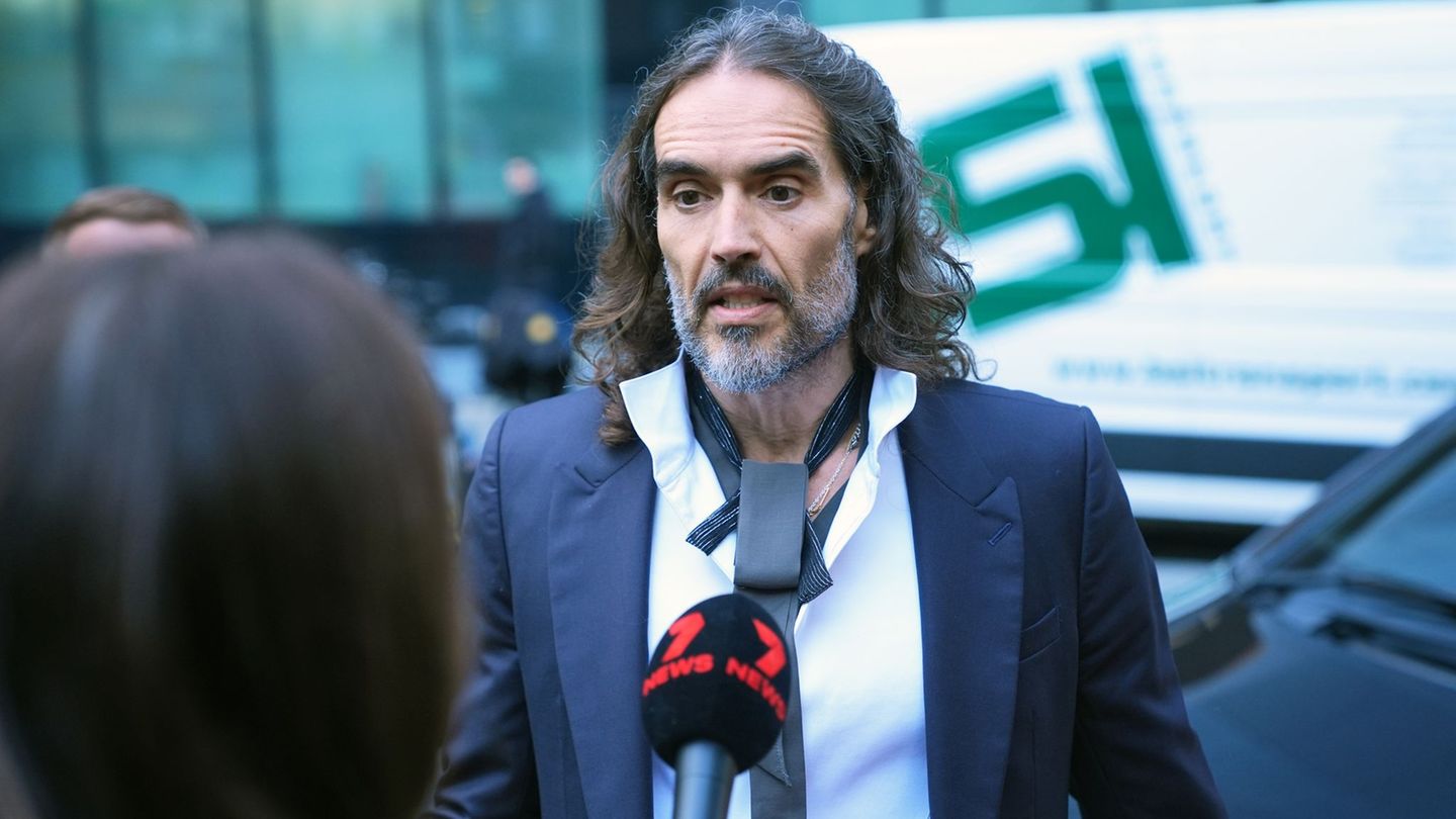 Prozess gegen Ex-Comedian: Russell Brand weist Gewaltvorwürfe vor Gericht zurück