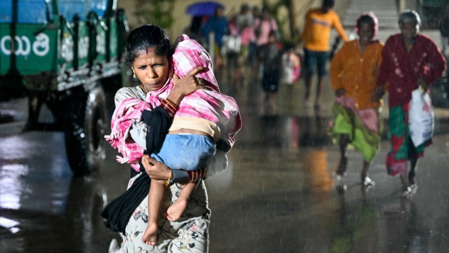 Zyklon „Arnab“ trifft Indien mit sintflutartigen Regenfällen - Drei Tote