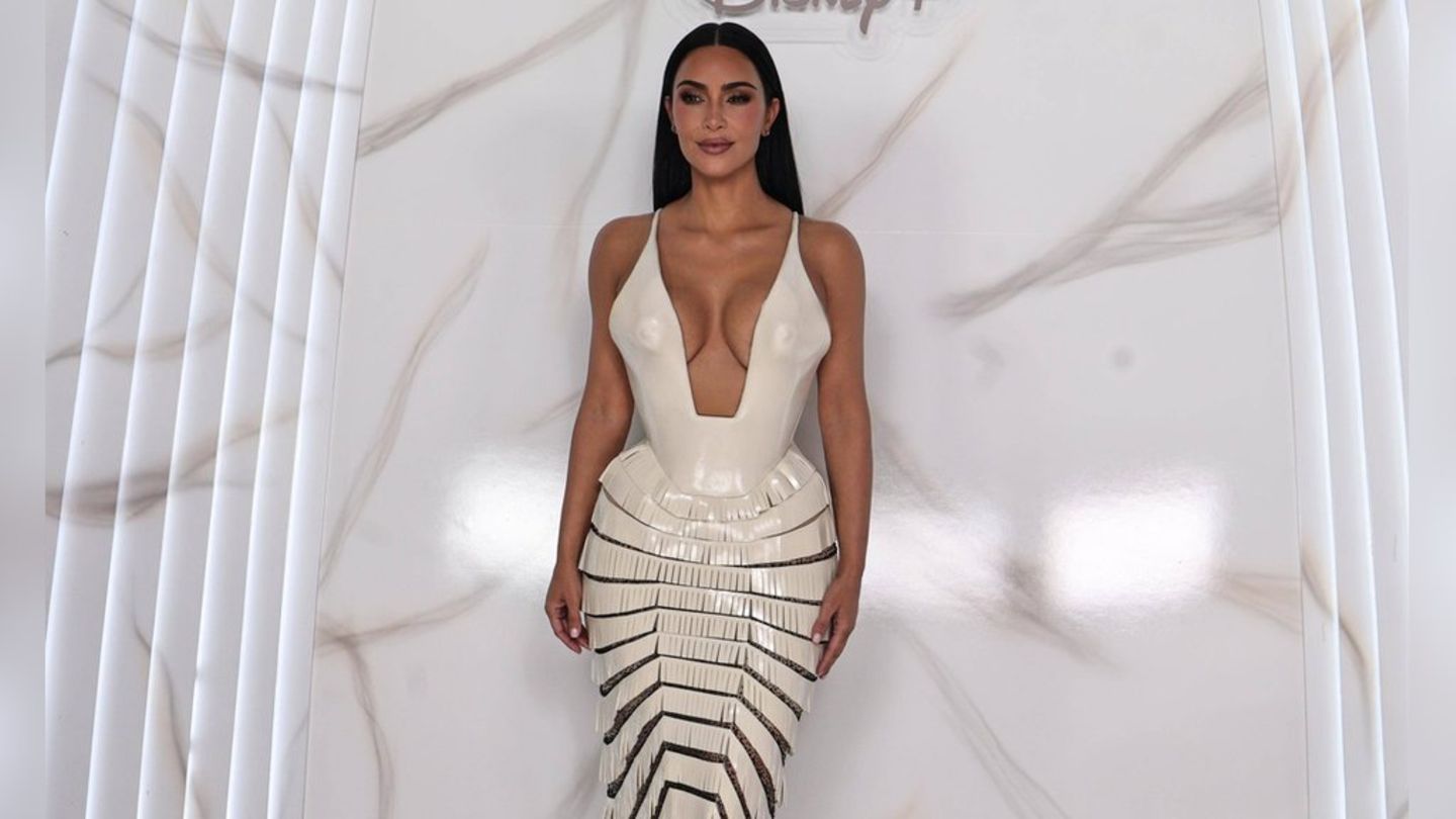 Kim Kardashian: Gewagtes Dekolleté und Cut-outs in Mexiko