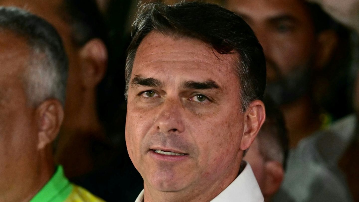 Brasilianischer Wahlverlierer Flávio Bolsonaro in Miami gelandet