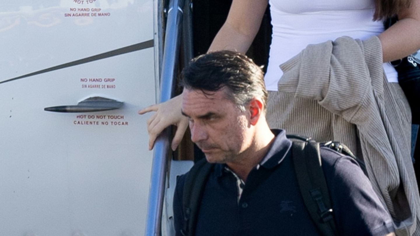 Nach Flucht in USA: Bolsonaro bezeichnet sich als „gewählten“ Präsidenten Brasiliens