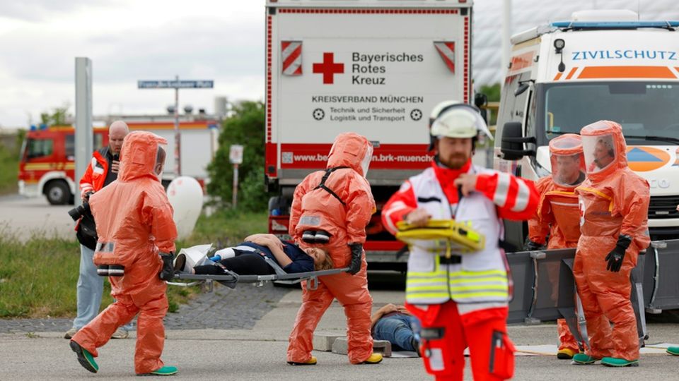 Stdwrn Rotes Kreuz eröffnet größtes Bevölkerungsschutzzentrum Deutschlands ...