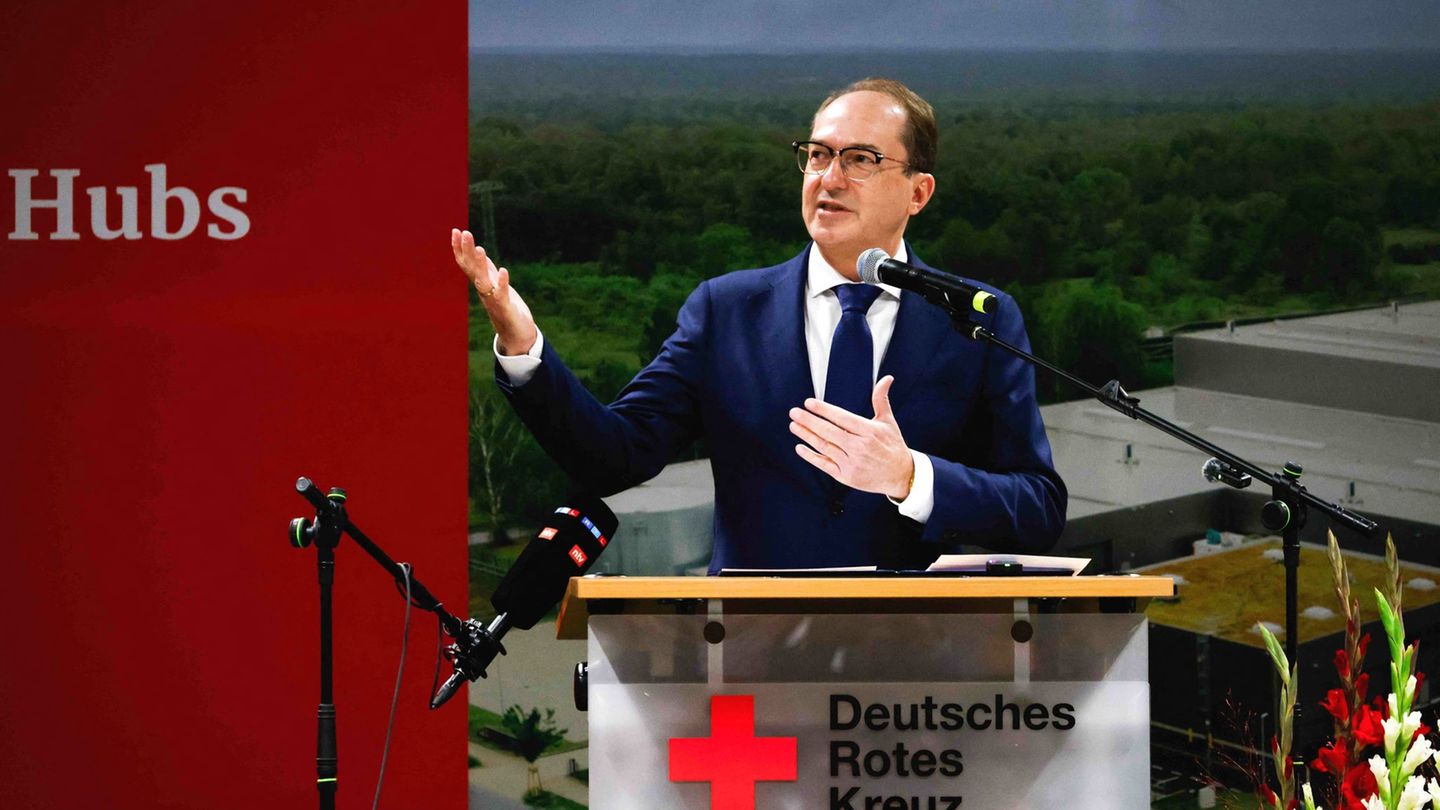 Hilfsgüterlager: Dobrindt will bei Zivilschutz nachlegen