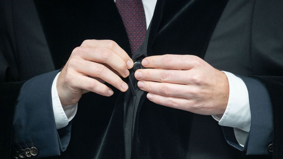 Einheitliches Erscheinungsbild: Robe für Rechtspfleger - jetzt auch in ...