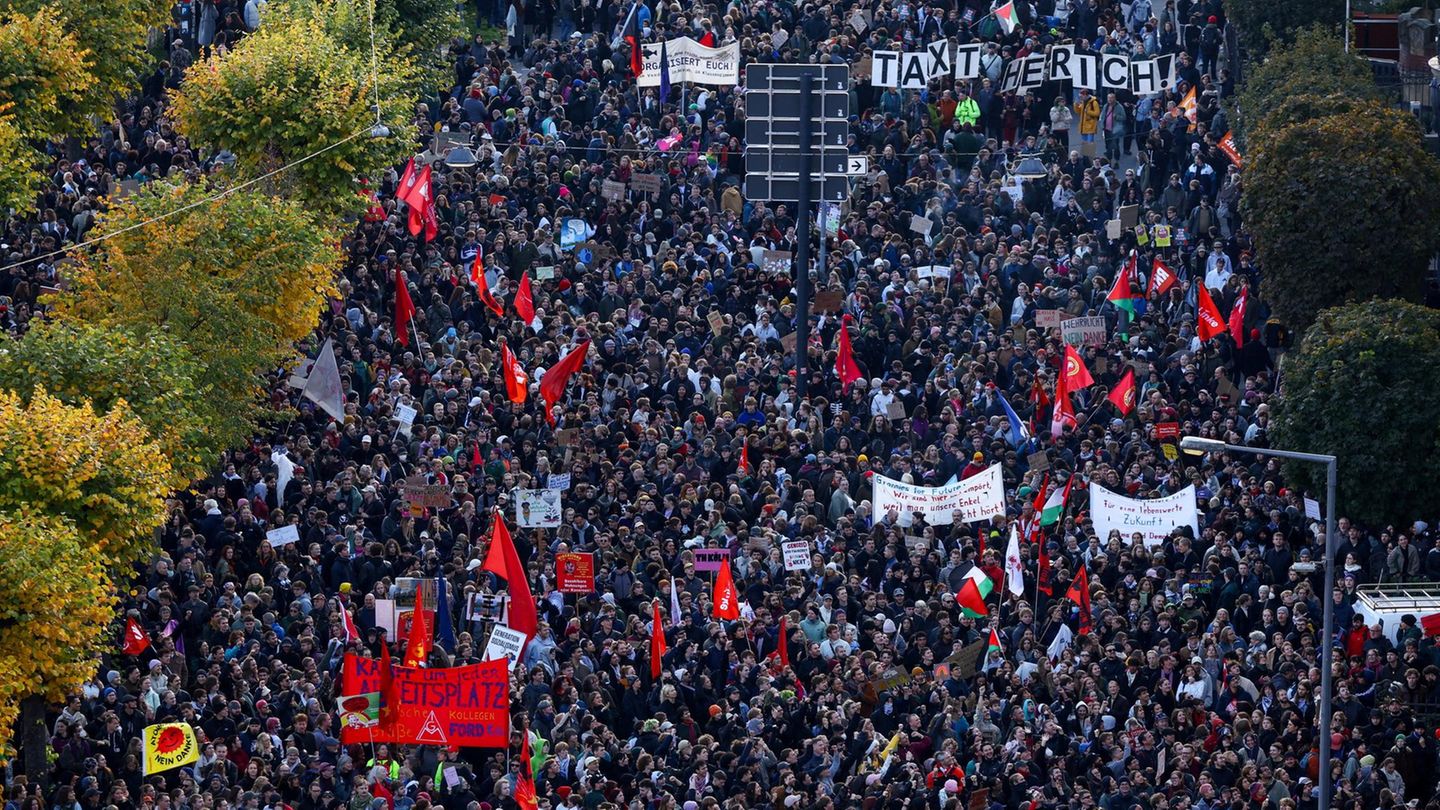 Gen Z-Demos: Großteils friedlicher Protest in vielen Städten – Eskalation in Köln und Hamburg