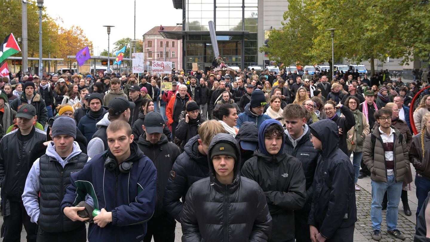 Junge Menschen machen mobil: „Gen Z sind wir alle“: 350 Protestierende in Magdeburg