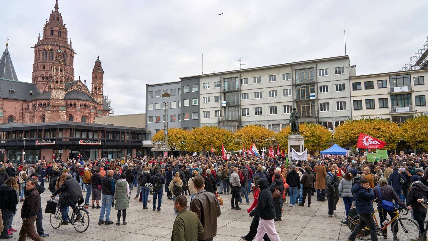 Proteste von „Gen Z regelt“: Kürzungen und Kosten - 1.200 Menschen demonstrieren in Mainz