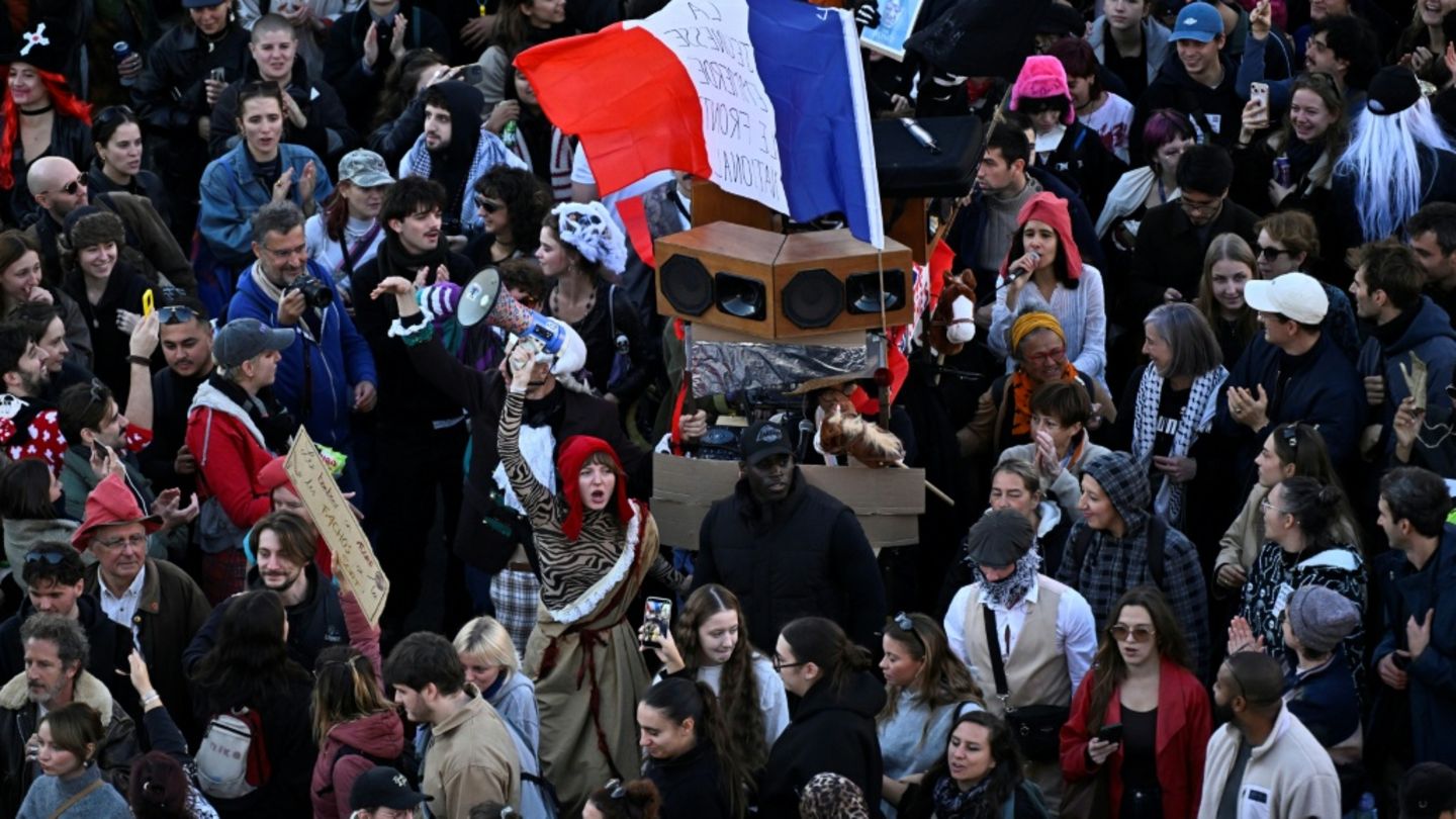 Regierung: 320.000 Teilnehmer bei neuen Protesten in Frankreich