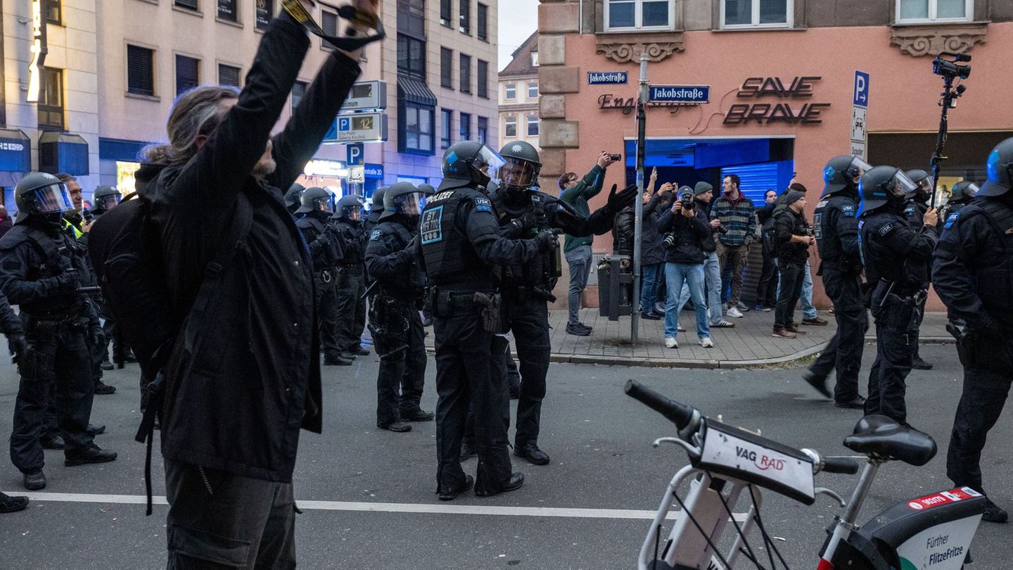 Gesellschaft: Jugendproteste in Bayern - Pyrotechnik und ein Verletzter