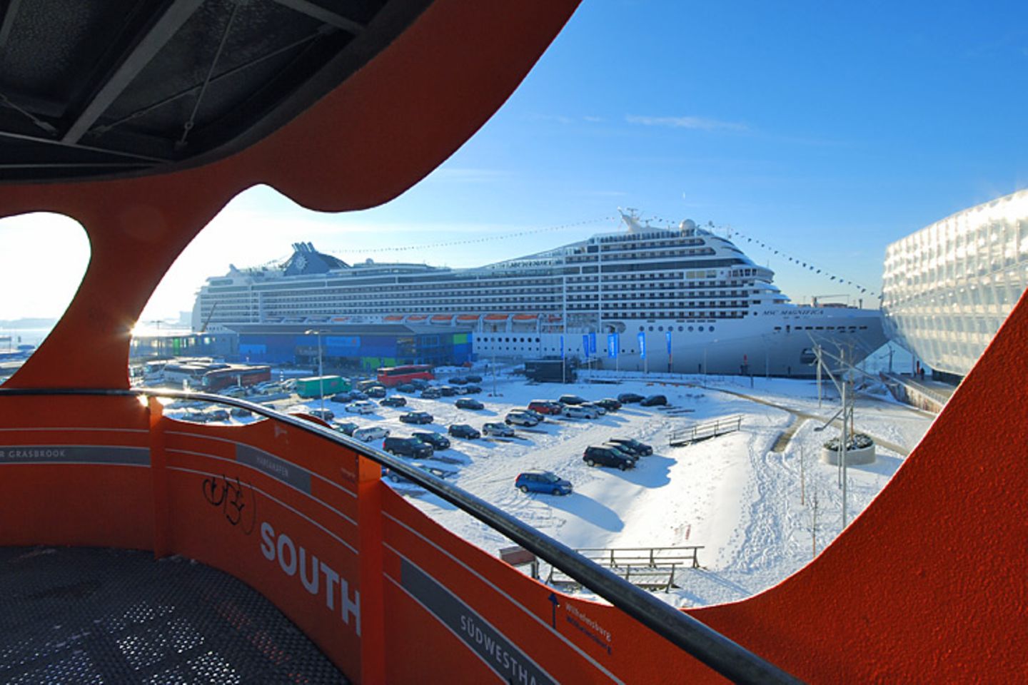 Am Sonntag macht sich die "MSC Magnifica" zur Jungfernfahrt nach Venedig auf und wird die Häfen von Amsterdam, Lissabon, Palma sowie Barcelona, Neapel, Messina und Dubrovnik besuchen. Bis November wird der Flottenneuling im Mittelmeer unterwegs sein