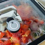 Wer den Ton aus hat oder das Tablet bereits zur Seite gelegt hat, erkennt das Kochende am Cook Assist, der weiß-violett leuchtet.