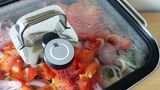 Wer den Ton aus hat oder das Tablet bereits zur Seite gelegt hat, erkennt das Kochende am Cook Assist, der weiß-violett leuchtet.