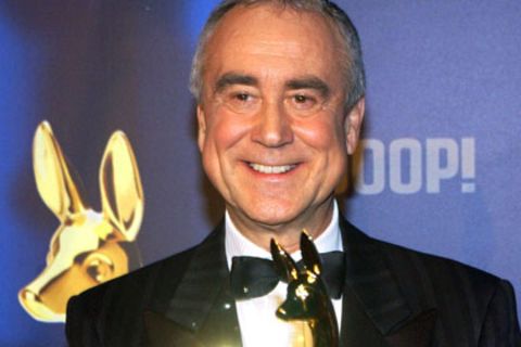 Kurt Felix 2003 bei der Bambi-Verleihung in Hamburg mit der Auszeichnung für sein Lebenswerk