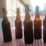 Drei Wochen muss das Bier dann noch in den Flaschen reifen, erst dann ist es trinkfertig.
