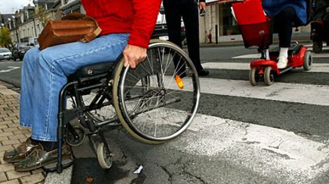 Hilfe wird bezahlt: Rollstuhlfahrer, die Hartz IV beziehen, profitieren von dem Karlsruher Urteil