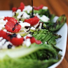 Beilagen auf den Grill!: Gegrillter Römersalat mit Himbeeren